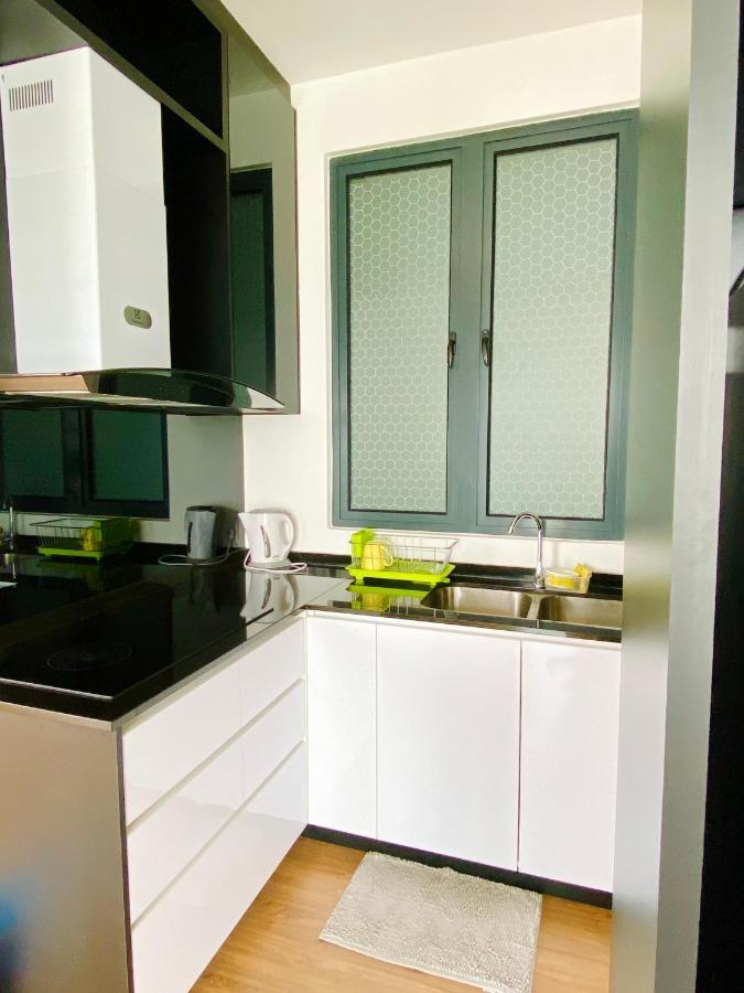 Dream Suite 2 - Landmark Residence 1, High Floor, Nice View, Wi-Fi & Tv Box كاجانغ المظهر الخارجي الصورة